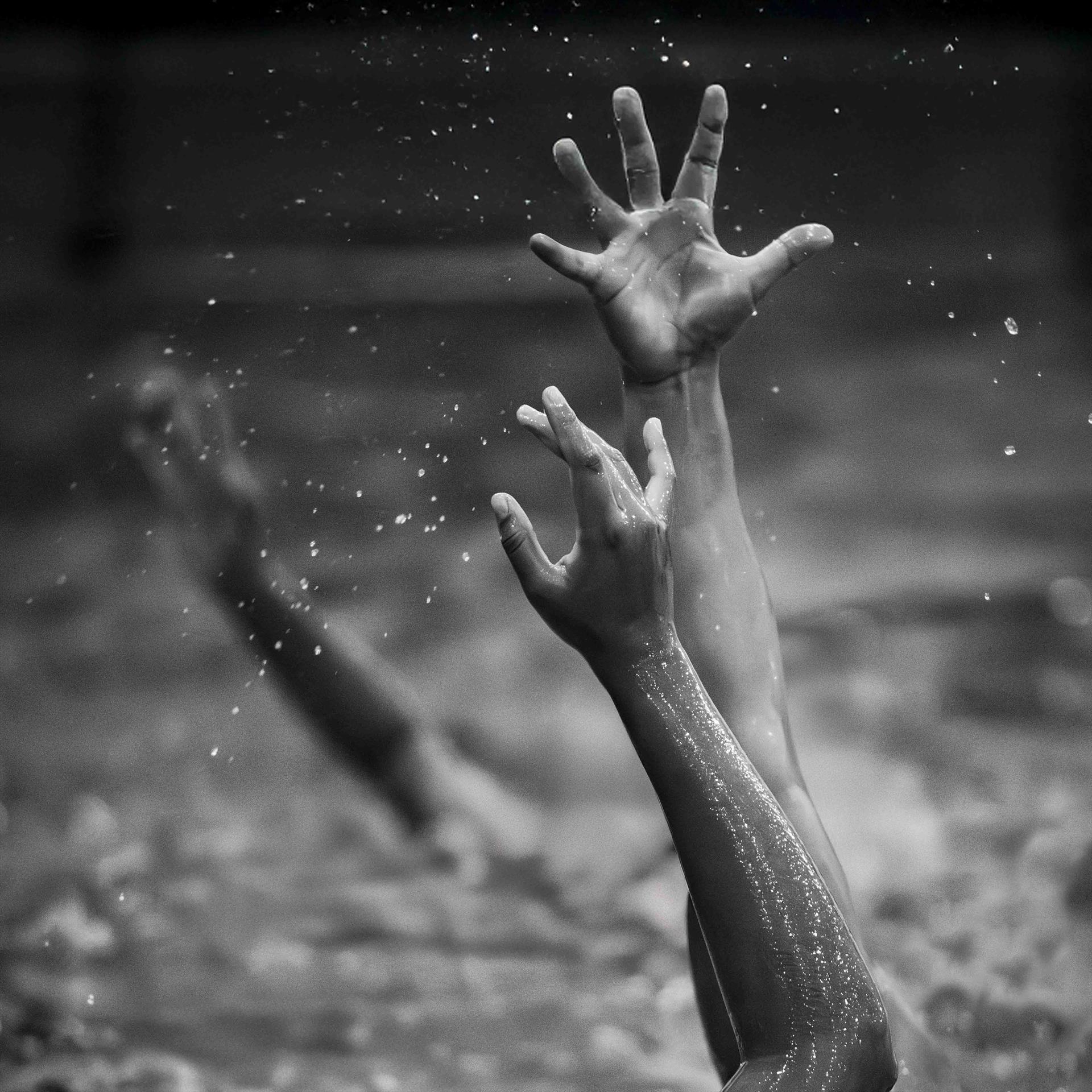 TED RIGONI - REACHING - PHOTOGRAPHY, DIGITAL - 20 X 20