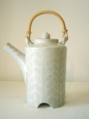 KAREN THAYER - LEAF TEAPOT - CERAMIC - 7.5 X 7 X 4.5