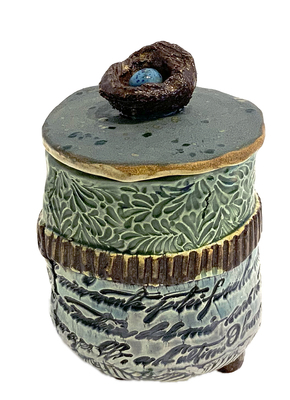 MARIA COUNTS - LIDDED BOX W/ EGG IN NEST - CERAMIC - 3.5 x 4.75 x 3.5