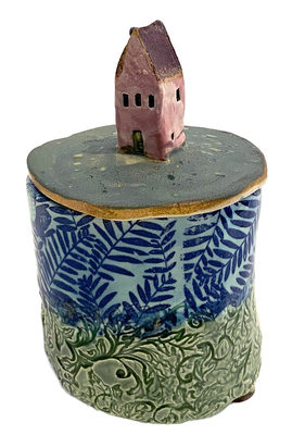 MARIA COUNTS - LIDDED BOX W/ HOUSE - CERAMIC - 3.75 x 5.5 x 3.75