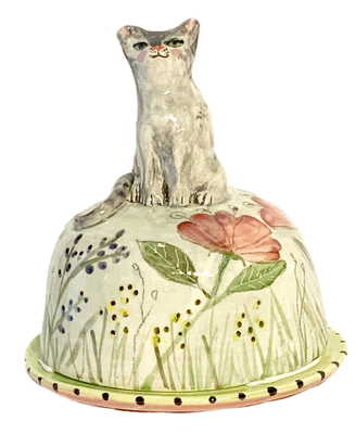 MARIA COUNTS - BUTTER DISH, ROUND WITH KITTY - CERAMIC - 5.5 X 5.5 X 5.5