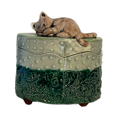 MARIA COUNTS - SLEEPING CAT LIDDED JAR - CERAMIC - 4.5 x 5 x 2.75
