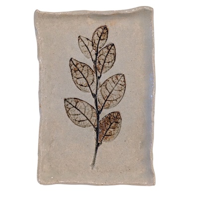 KAREN LIBA - BEIGE LEAF IMPRINT TRAY - CERAMIC - .25 X 5.5 X 3.75